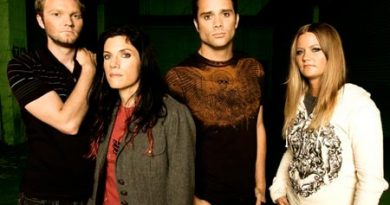 Skillet - Everything Goes Black