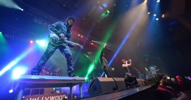 Hollywood Undead - We Are