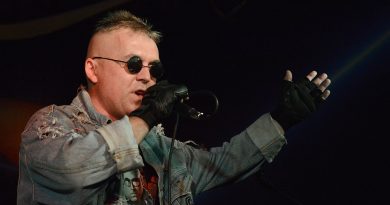 Красная плесень – У ресторана в Ленинграде