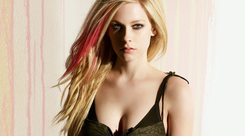 Avril Lavigne - Hot