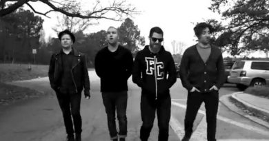 Fall Out Boy - Twin Skeleton's (Hotel In NYC)