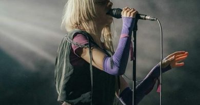 AURORA - Little Boy In The Grass