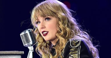Taylor Swift - Cardigan