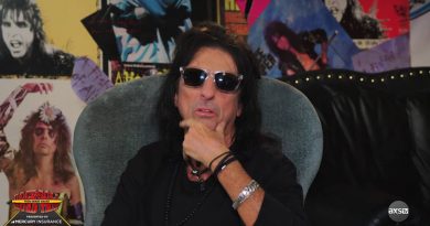 Alice Cooper - Give The Radio Back