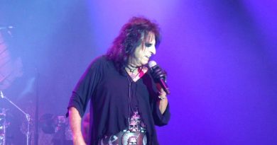 Alice Cooper - Long Way to Go