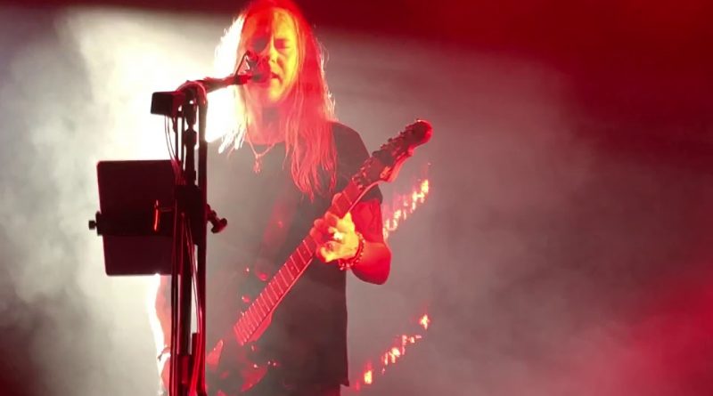 Alice In Chains - Red Giant