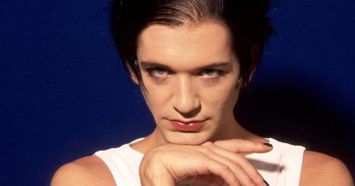 Placebo - Scared Of Girls