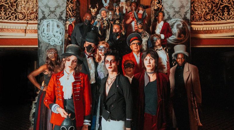Palaye Royale - Hang on to Yourself