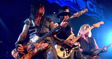Mötley Crüe - Don't Go Away Mad (Just Go Away)