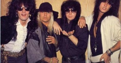 Mötley Crüe - Use It Or Lose It