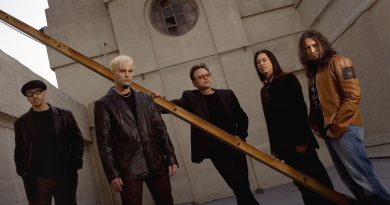 Queensrÿche - The Hands