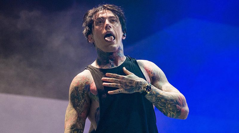 Falling In Reverse - Keep Holding On