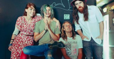 Grouplove - Itchin' on a Photograph