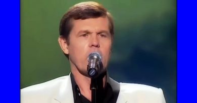Александр Новиков - Она - не моя...