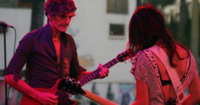Blonde Redhead — Give Give
