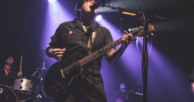 Frank Iero and the Future Violents - Six Feet Down Under