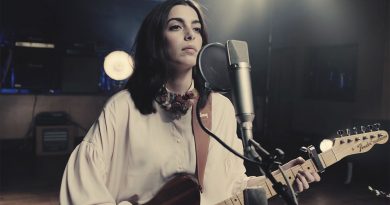 Léa Paci - Sens unique