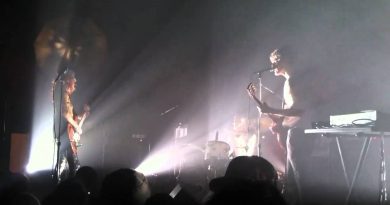 Blonde Redhead - Melody of Certain Three