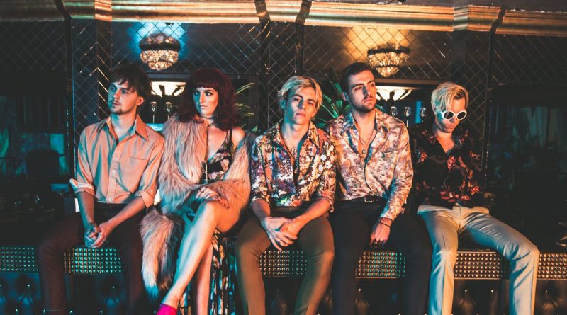 R5 - Lay Your Head Down