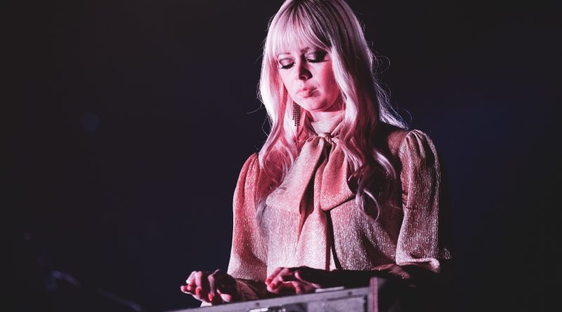 Chromatics - Into The Black