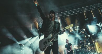 All Time Low – Glitter & Crimson