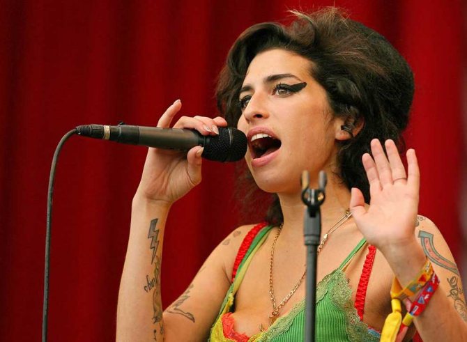 Amy Winehouse - Best Friends, Right?