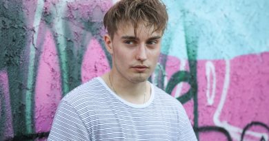Sam Fender - Use (Live)