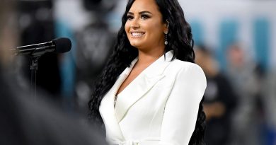 Demi Lovato - Commander In Chief