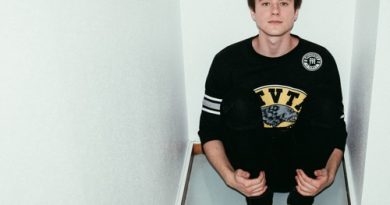 Alec Benjamin - Water Fountain