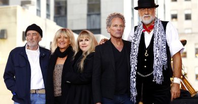 Fleetwood Mac - Merry Go Round