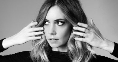 Ruelle - Monsters