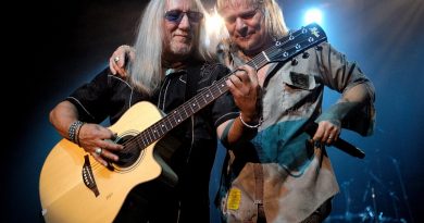 Uriah Heep - Rocks in the Road