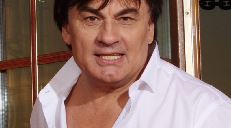 Александр Серов