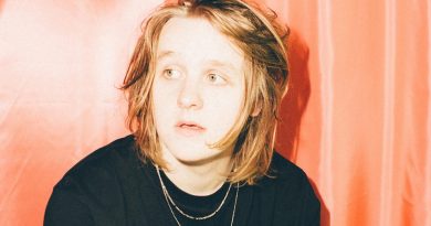 Lewis Capaldi - Shallow BBC Radio 1 Live Lounge