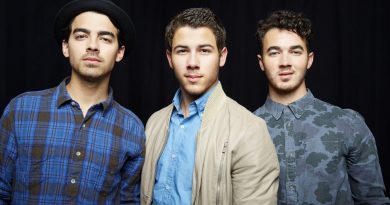 Jonas Brothers - Turn Right