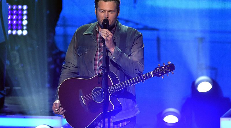 Blake Shelton, RaeLynn - Buzzin'