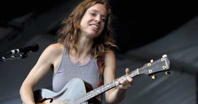 Ani DiFranco - Not a Pretty Girl