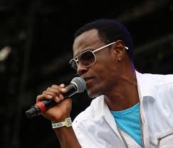 Wayne Wonder, Buju Banton - Searching