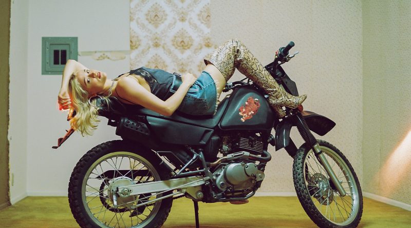 Lolo Zouaï - Ride