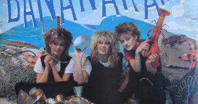 Bananarama - Na Na Hey Hey Kiss Him Goodbye