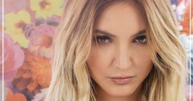Julia Michaels - In This Place