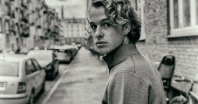 Isak Danielson - Bleed Out