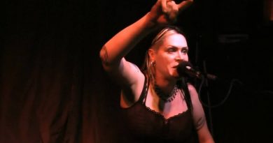 Beth Hart - Love Is The Hardest