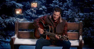 Blake Shelton - Two Step 'Round the Christmas Tree