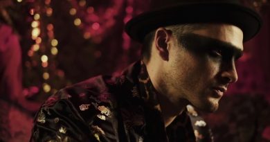 Michael Malarkey - Captain Solitaire