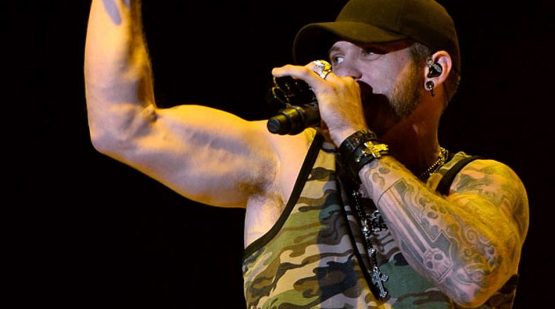 Brantley Gilbert - Small Town Throwdown