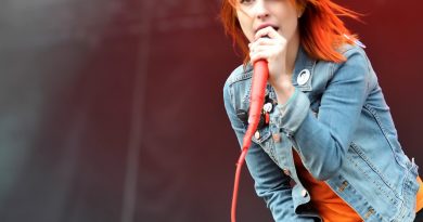 Paramore - Looking Up