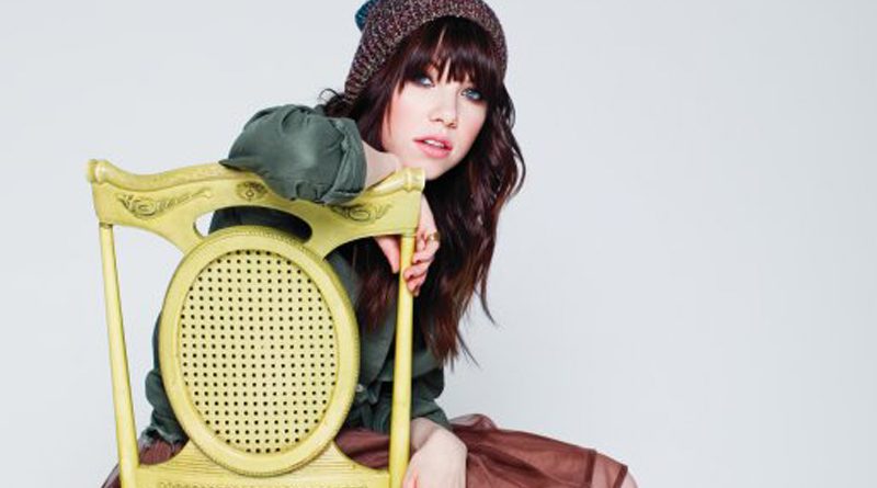 Carly Rae Jepsen - Talk To Me
