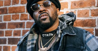 Left Brain - MONDAY NIGHT RAW feat. Smoke DZA