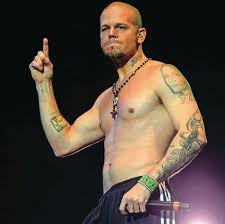 Calle 13 - Calma Pueblo